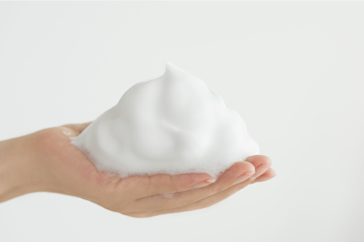 The key to keeping your baby's delicate skin healthy is to wash it clean and moisturize its skin, protecting it from skin problems.